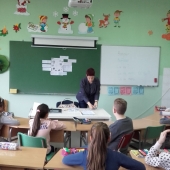 пажљиво слушамо