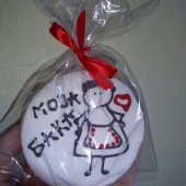 свакој вољеној баки по медењак на поклон